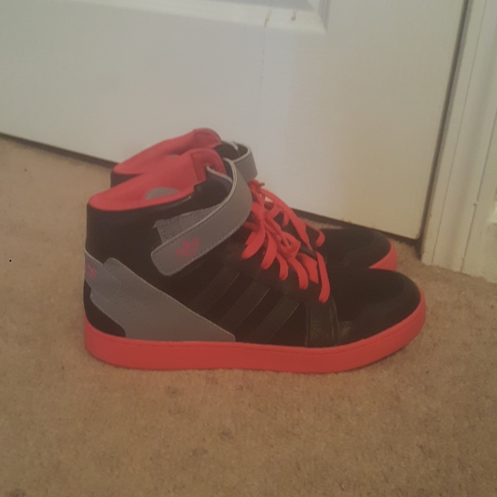 Adidas Sneakers